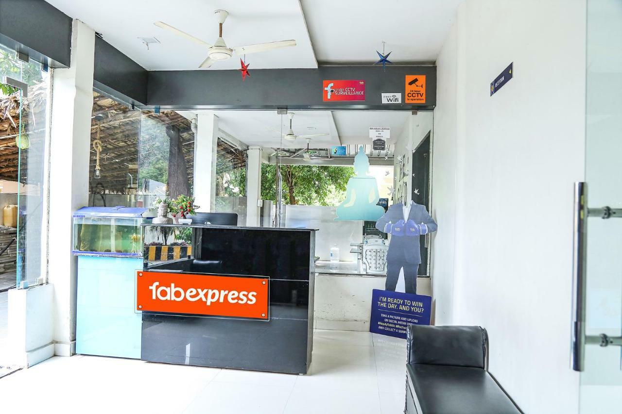 Fabexpress Essvee Mg Road Vijayawada Hotel Exterior foto